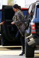 *EXCLUSIVE* Beverly Hills, CA - Kendall Jenner fills up her Range Rover at a local gas station with BFF Hailey Baldwin sitting shotgun. Kendall and Hailey made their way over to Barneys New York to do some holiday shopping. The Victoria's Secret Runway model look chic in a leopard print trench over a sweater and skinny jeans with some swanky Gucci boots. AKM-GSI December 7, 2016 To License These Photos, Please Contact: Maria Buda (917) 242-1505 mbuda@akmgsi.com sales@akmgsi.com or Mark Satter (317) 691-9592 msatter@akmgsi.com sales@akmgsi.com www.akmgsi.com